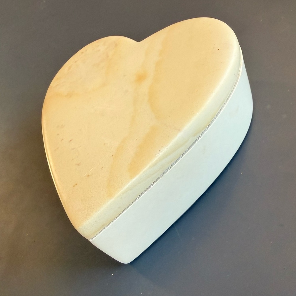 Ten Thousand Villages Heart Jewelry Trinket Ivory Soapstone Box Kenya Gift New